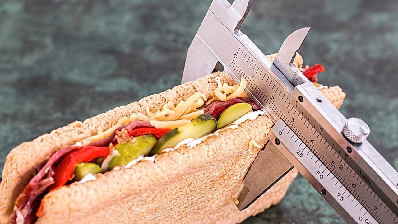 Kas yapmak, yağ yakmak veya performans artırmak istiyorsan; kişisel makro dengenle tanış! Sporcu beslenmesi programının detaylarını bu rehberde keşfet.