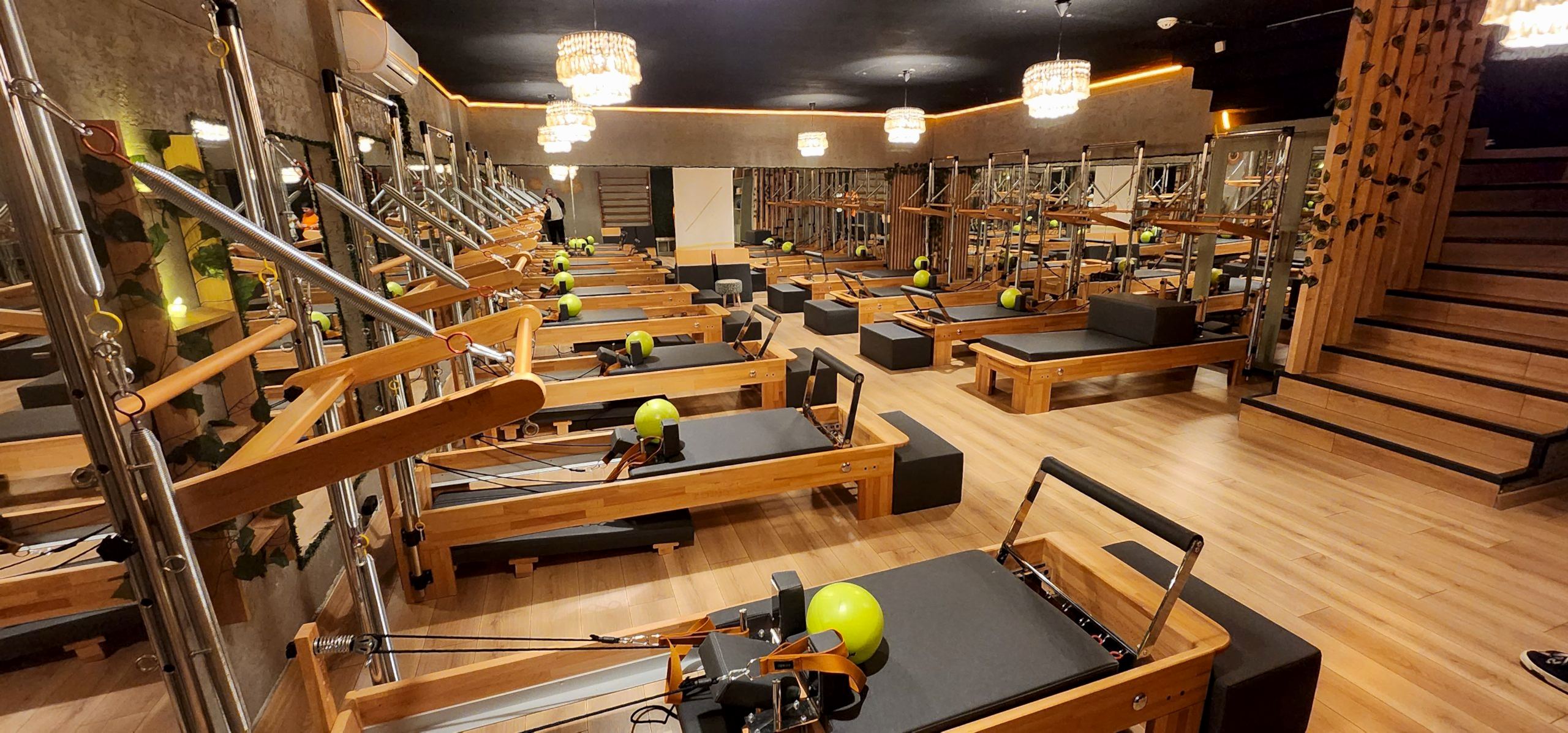 Reformer Pilates hakkında merak ettiğiniz her şey tek sayfada! Antalya’daki en iyi pilates eğitmenleri, fiyatlar ve programlar Transform Gym’de sizi bekliyor.